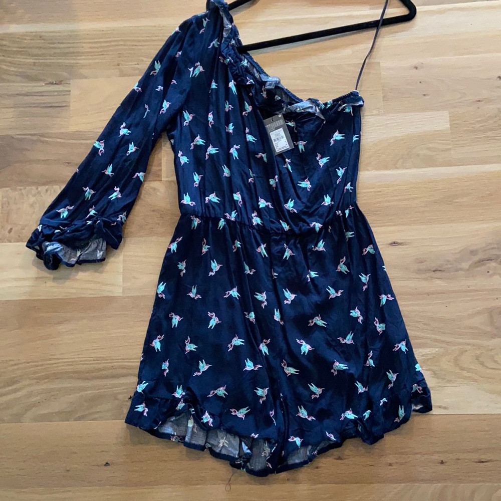 NWT one shoulder romper with bird print